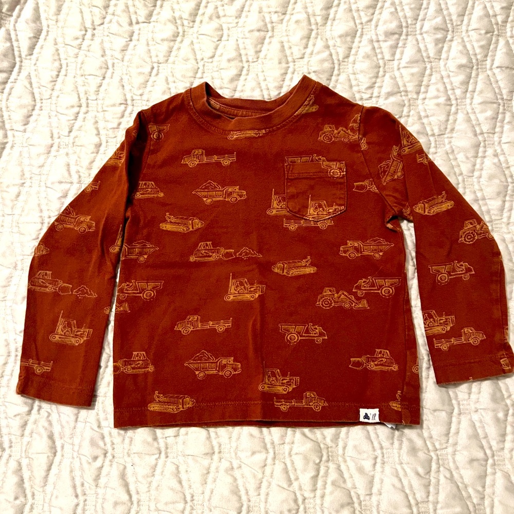 Gap Toddler long sleeve crew neck in Firetrucks - size 3T